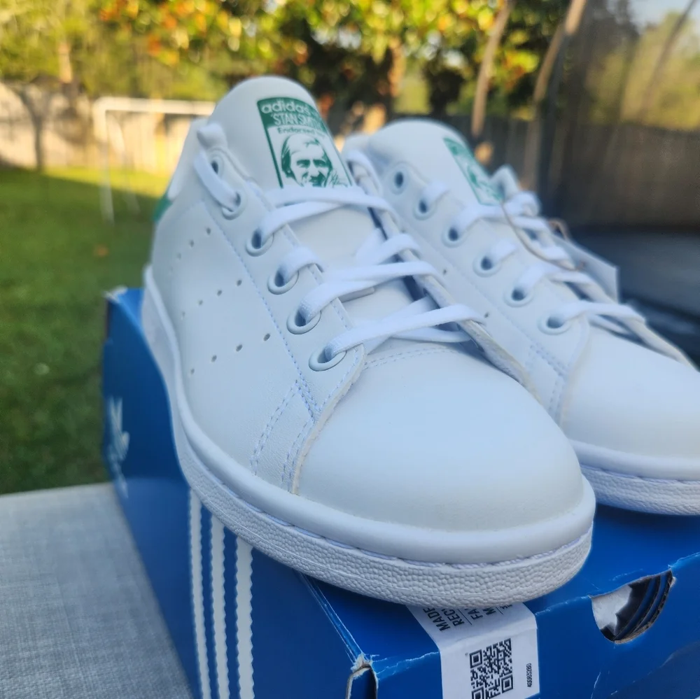 Adidas Originals Stan Smith White & Green  Sneakers Size 3 1/2   NWB